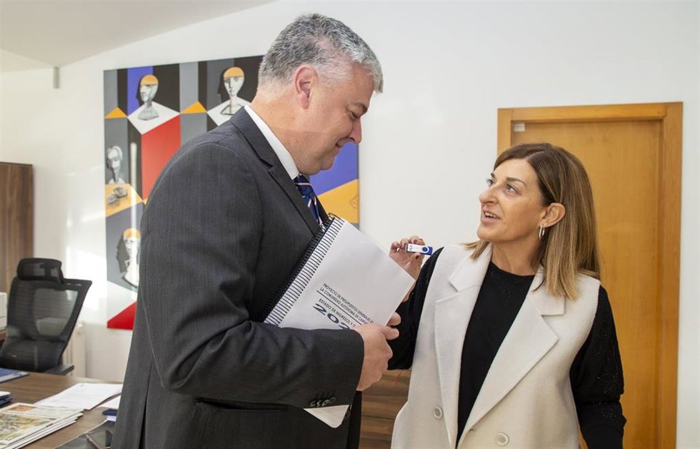 La presidenta de Cantabria, María José Sáenz de Buruaga, preside la reunión del Consejo de Gobierno En el que se ha aprobado el proyecto de Ley de Presupuestos de Cantabria para 2025