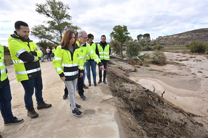 La consejera de Fomento, Rocío Díaz, visita la zona afectada por la DANA