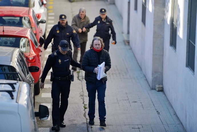 Archivo - Sito Miñanco, en su entrada a la Audiencia Provincial de Pontevedra para la celebración de sus respectivos juicios. 