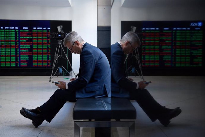 Archivo - Digital market boards are seen at the Australian Stock Exchange (ASX) in Sydney, Friday, March 13, 2020.