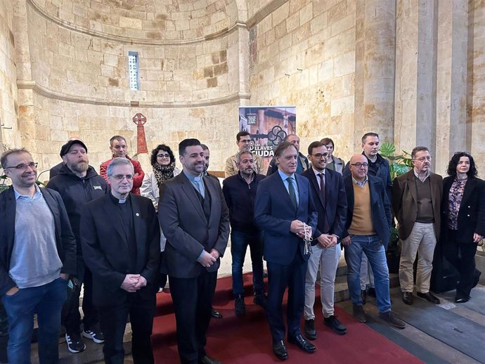 El alcalde de Salamanca, Carlos García Carbayo, y el concejal de Turismo, Ángel Fernández Silva, en la presentación de la XVI edición de 'Las llaves de la ciudad'.