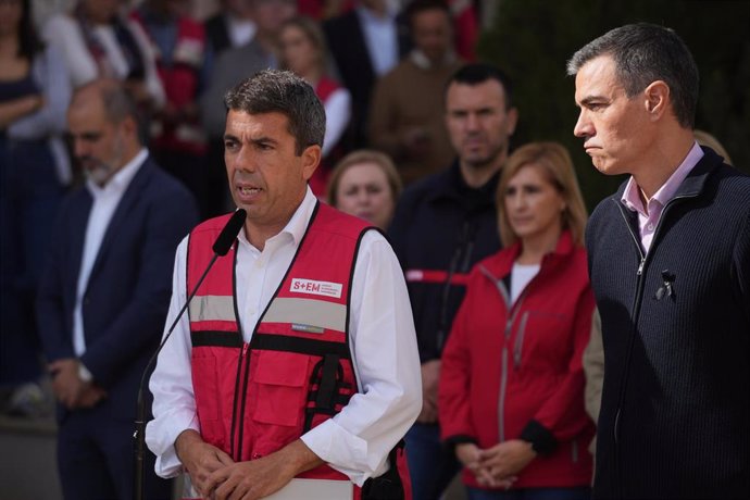 El presidente de la Generalitat valenciana, Carlos Mazón, interviene tras una reunión en el Centro de Coordinación Operativo Integrado (CECOPI) de la Comunitat Valenciana con el presidente de la Generalitat valenciana, a 31 de octubre de 2024, en L'Eliana