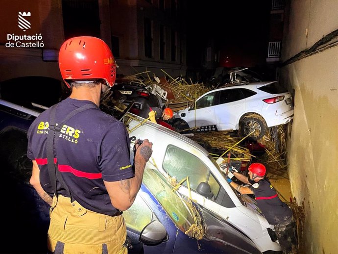 Archivo - Bomberos de Castellón actuando en la provincia de Valencia