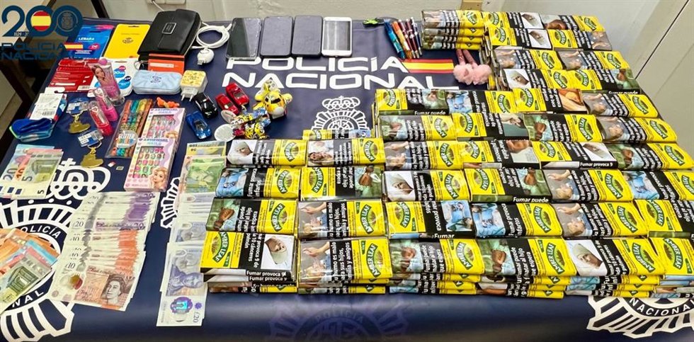 Detenidas tres personas por robar en una tienda de la zona de embarque del aeropuerto de Menorca