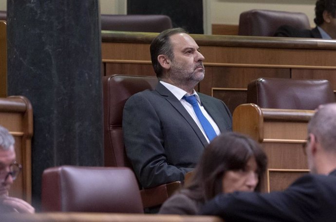 El exministro de Transportes José Luis Ábalos, durante una sesión plenaria, en el Congreso de los Diputados, a 22 de octubre de 2024, en Madrid (España). 