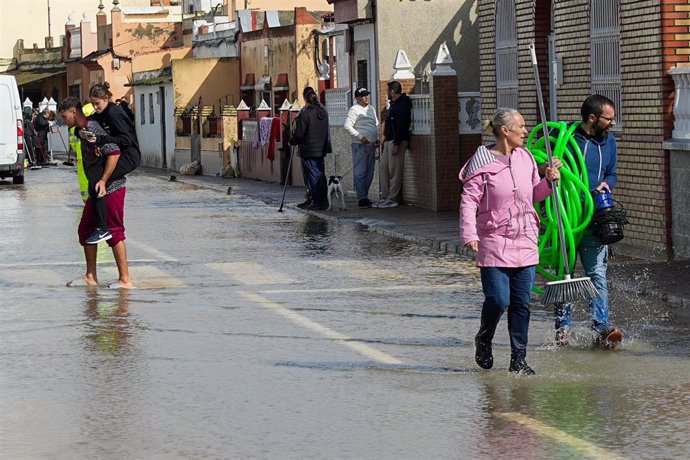 La calle Buen Pastor, de San Fernando, arriada de agua, a 31 de octubre de 2024, en Cádiz (Andalucía, España).