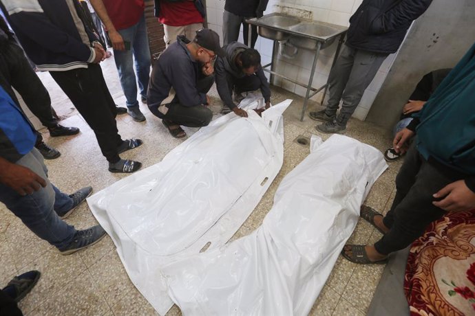 October 30, 2024, Dair El-Balah, Gaza Strip, Palestinian Territory: Palestinians mourns as the bodies of Palestinians who lost their lives during Israeli attack on Dair EL-Balah, 