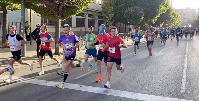 Participantes en una edición anterior de la Media Maratón Ciudad de Jaén.