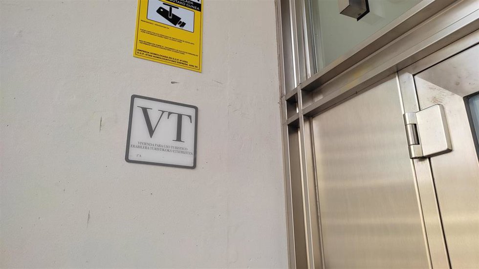 Cartel de una vivienda turística