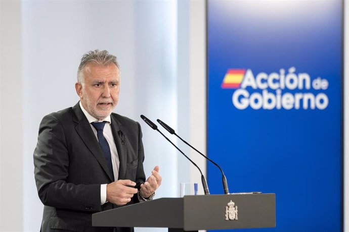 El ministro de Política Territorial y Memoria Democrática, Ángel Víctor Torres, durante una rueda de prensa, en el Palacio de la Moncloa