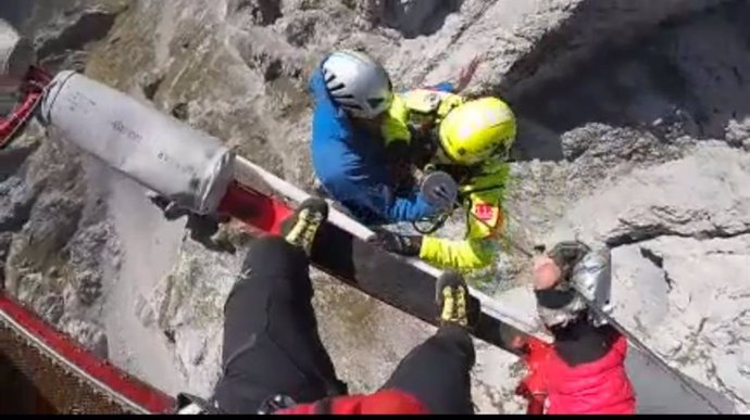 Muere un montañero de Valladolid de 68 años en el descenso de una montaña en Picos de Europa. Su compañero, de 52, fue rescatado ileso