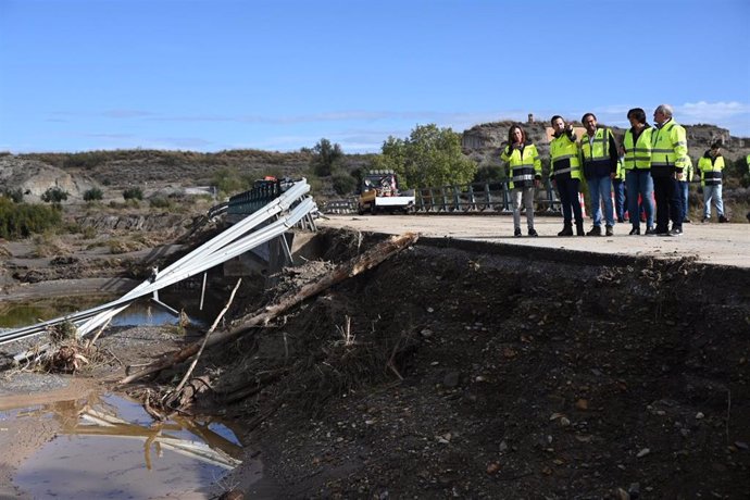 Socavación a la entrada del puente entre Baza y Benamaurel (Granada).