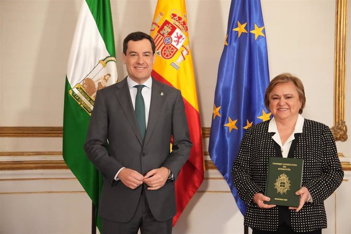 Archivo - El presidente de la Junta, Juanma Moreno, y  la presidenta del Consejo Consultivo de Andalucía, María Jesús Gallardo, en una foto de archivo.