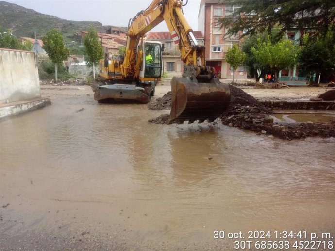 Maquinas trabajando en Montalbán (Teruel).