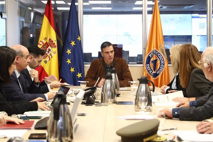 El presidente del Gobierno, Pedro Sánchez, en la sede de la Dirección General de Protección Civil