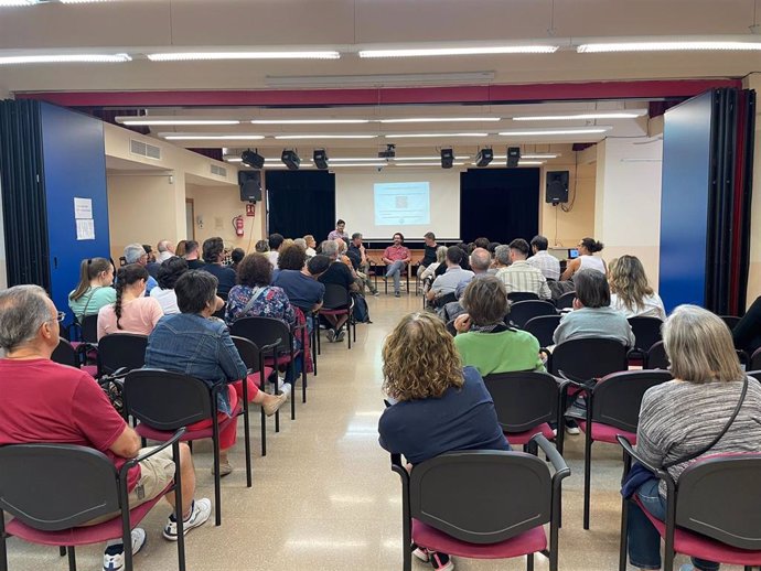 Archivo - Asamblea organizada por la Asociación Iniciativa Ciudadana Ronda Urbana Norte. (Foto de archivo).