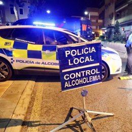 Archivo - La Policía Local intensificará esta semana controles de alcoholemia