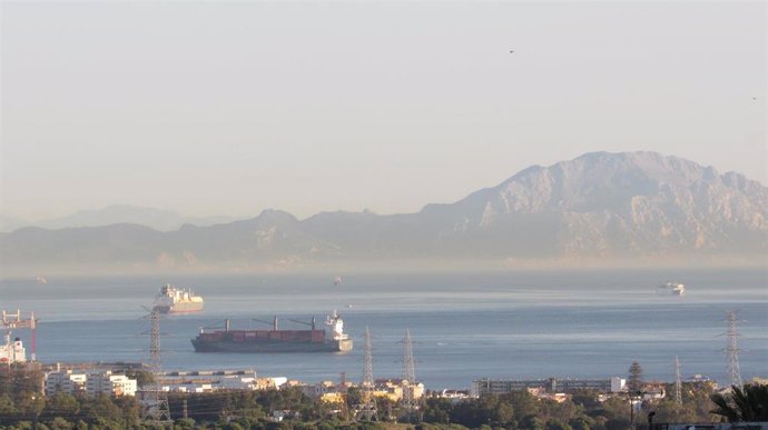 Archivo - Buques en la zona del Estrecho de Gibraltar.