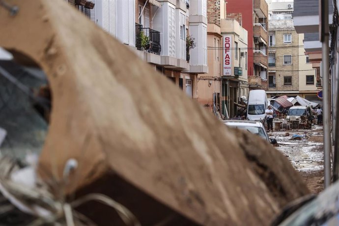 Decenas de coches amontonadosen Sedaví, Valencia