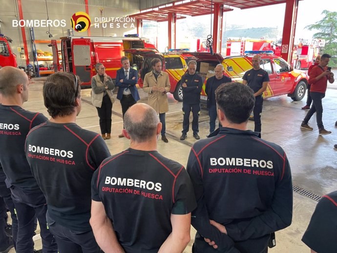 Una dotación de bomberos de la DPH parte a Valencia.