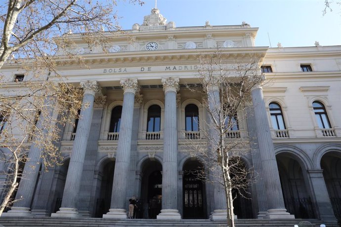 Archivo - Exterior del Palacio de la Bolsa de Madrid