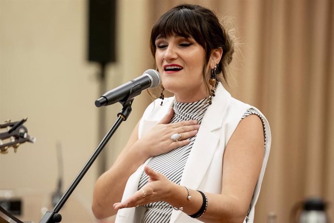 Archivo - La cantante Rozalén durante el acto de conmemoración del Día Europeo de las Lenguas, en el Congreso de los Diputados, a 26 de septiembre de 2024, en Madrid (España). 