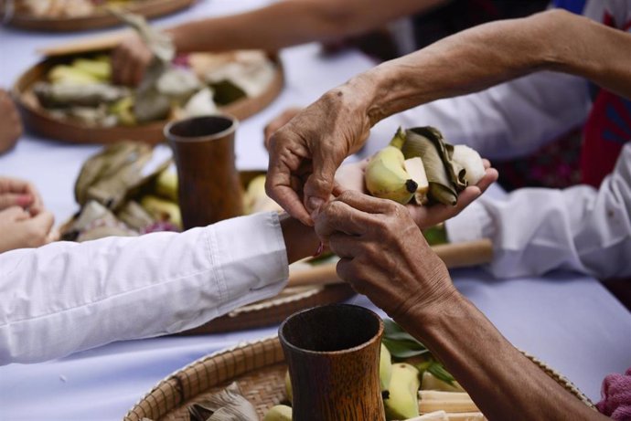 Archivo - Miembros de la comunidad Karen durante una festividad en Bangkok, Tailandia