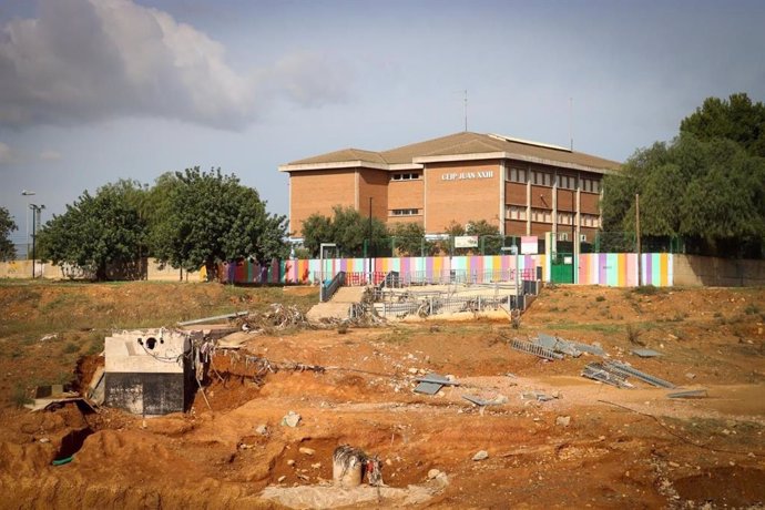 CEIP Juan XXIII de Torrent (Valencia) afectado por la DANA. Torrent ha suspendido las clases hasta el 8 de noviembre