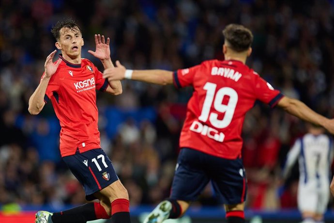 Los jugadores de Osasuna Bryan Zaragoza y Ante Budimir.