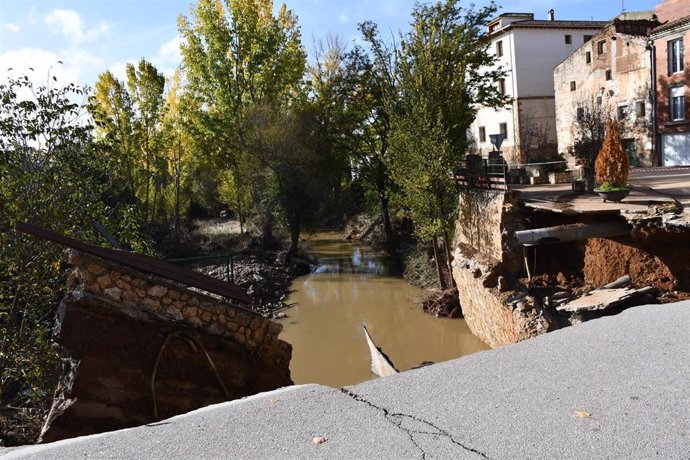 El puente de Landete derrumbado por la DANA.