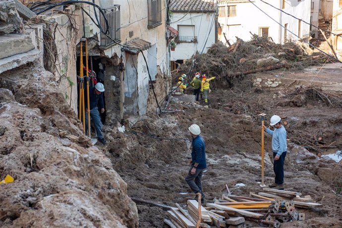 Page y Feijóo visitan Letur (Albacete) para evaluar los efectos de la DANA