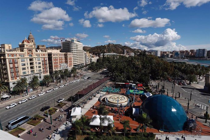 Espacio del aniversario de la Fundación Unicaja en plaza de la Marina en Málaga