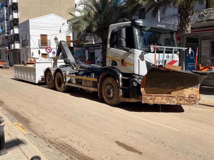 Imagen de limpieza en los barrios afectados de València