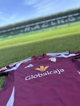 Jugadores del Albacete y del Racing venderán sus camisetas tras el partido de este sábado para recaudar fondos.