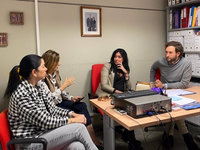 Reunión de la alcaldesa de Huesca, el presidente de la DPH y representantes del Banco de Alimentos.