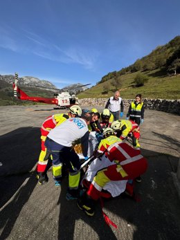 Traslado en helicóptero de un sevillano que ha sufrido una caída doméstica durante sus vacaciones en Espinama