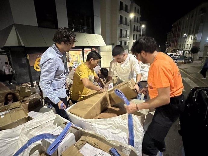 Recogida en Astillero de productos para los afectados por la DANA