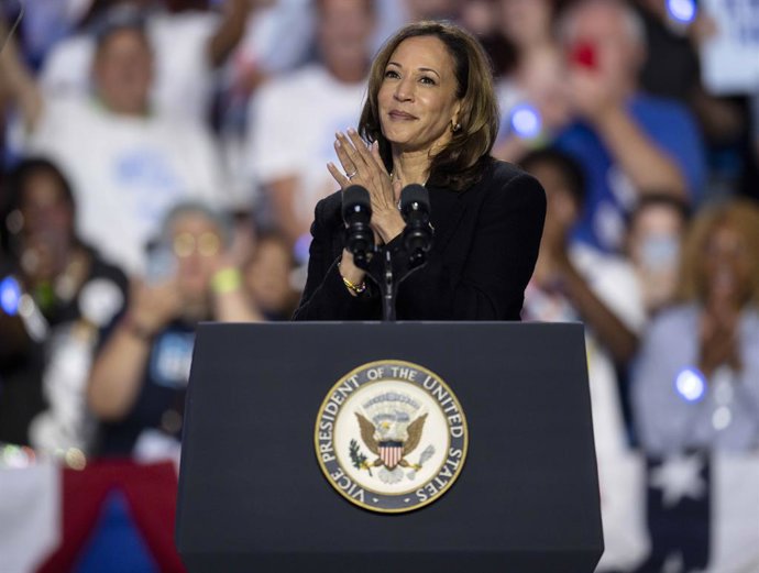 Archivo - 12 September 2024, US, Charlotte: US Vice President and Democratic presidential candidate Kamala Harris speaks during a rally at Bojangles Arena in Charlotte, North Carolina. Photo: Brian Cahn/ZUMA Press Wire/dpa
