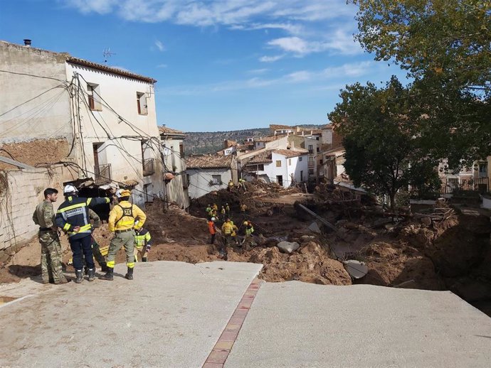 Equipos de rescate en Letur.