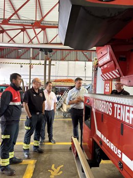 Un contingente de 28 efectivos y 20 motobombas parte este domingo de Tenerife rumbo a Valencia