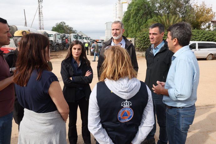 Los Reyes llegan a Paiporta, una de las localidades más afectadas por la DANA