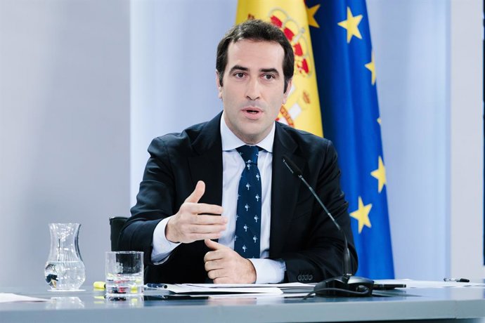 El ministro de Economía, Comercio y Empresa, Carlos Cuerpo, durante la rueda de prensa tras el consejo de ministros, en el Palacio de La Moncloa, a 29 de octubre de 2024, en Madrid (España). El Consejo de Ministros ha aprobado hoy el nombramiento del dipl