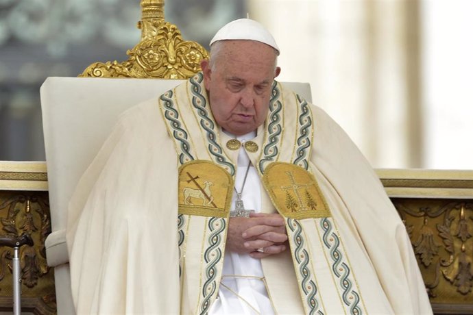 El Papa Francisco durante la proclamación de nuevos santos de la Iglesia Católica en la Jornada Mundial de las Misiones 2024, en el Vaticano, a 20 de octubre de 2024, en Ciudad del Vaticano.