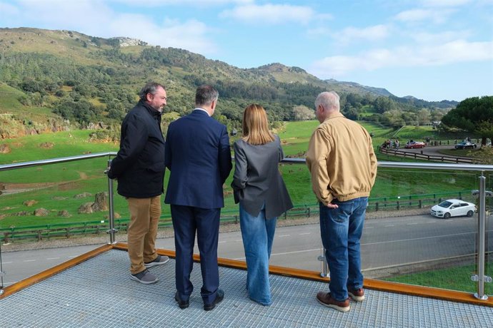 Inauguración mirador elefantes de Cabárceno