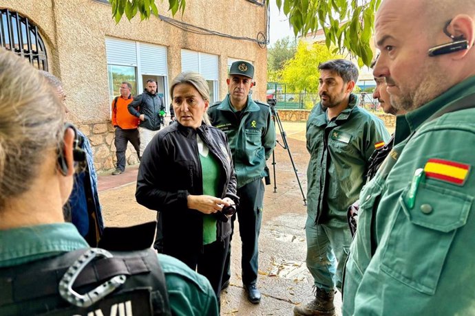 La delegada del Gobierno en una de las visitas que ha hecho esta semana a Letur.