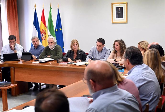 Reunión entre el Gobierno local y técnicos municipales.