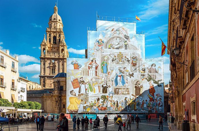 Imagen del telón en la fachada de la Catedral de Murcia