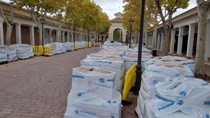 Parten de Albacete rumbo a Valencia 30 cargados de alimentos y material de limpieza.