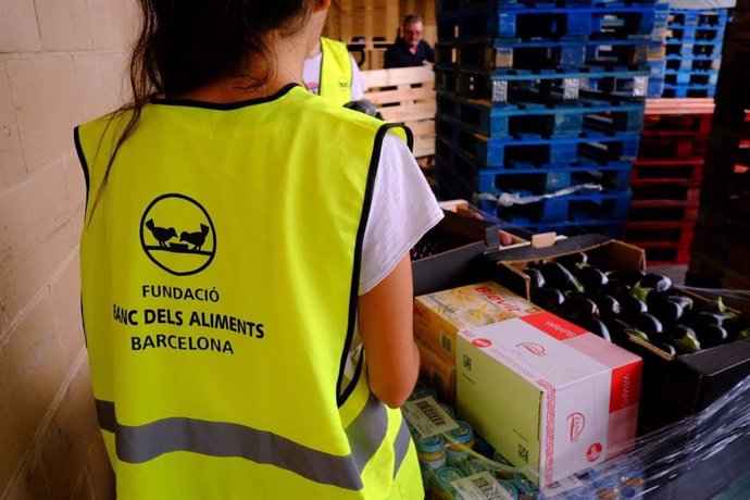 Barcelona y el Banc dels Aliments inician una recogida de comida y productos para Valencia