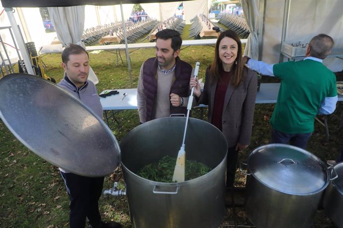 La conselleira do Medio Rural, María José Gómez, en la Festa da Matanza de Transmonte.